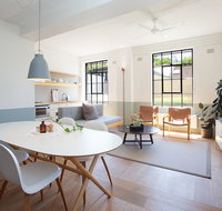 Boutique Sunlit Studio with Designer Furnishings - Accommodation Coffs Harbour