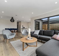 Brand New and Beautiful - Rosebud Holiday Home - Accommodation Coffs Harbour