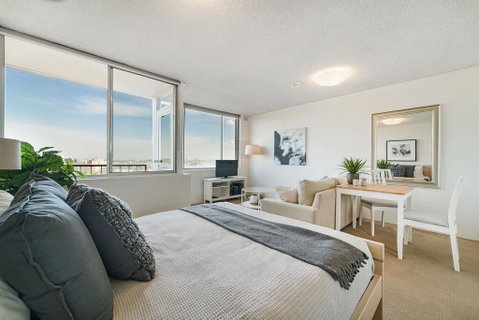 Bright And Sunny Studio Apartment - Accommodation Coffs Harbour 0