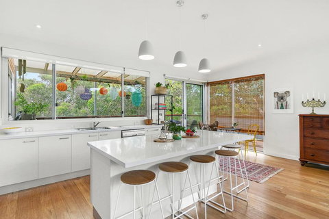 Bristlebird - Beach 650m, Pets, Fireplace, Linen, 4 Bdrm, WiFi - Accommodation Coffs Harbour 1