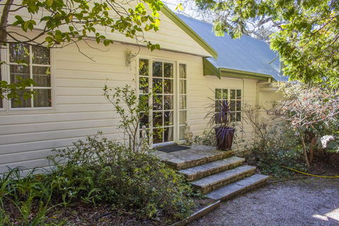 Bygone Beautys Cottages - Bronte Cottage - Accommodation Coffs Harbour 1
