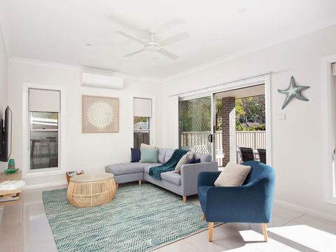 C A L M At Beautiful Shoal Bay - Accommodation Coffs Harbour 0