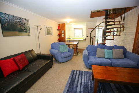 Cedar Holiday Units - Apartment 2 - Accommodation Coffs Harbour 1