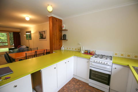 Cedar Holiday Units - Apartment 2 - Accommodation Coffs Harbour 3