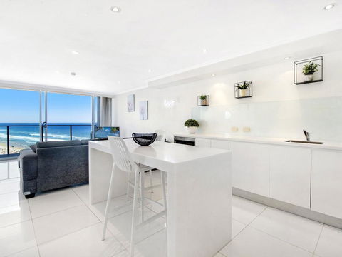 Central Surfers Paradise - Absolute Beachfront - Accommodation Coffs Harbour 3