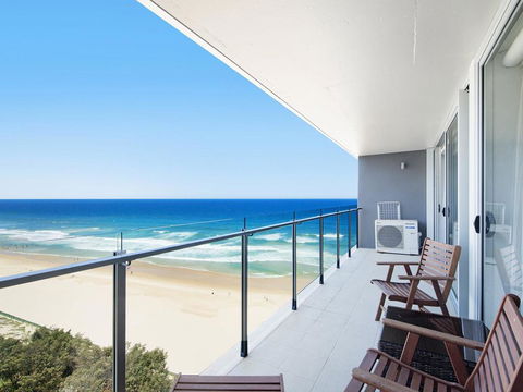 Central Surfers Paradise - Absolute Beachfront - Accommodation Coffs Harbour 1