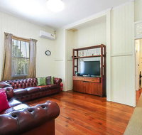 Charming Characterful Rustic-style Home Near The Gabba - Accommodation Coffs Harbour