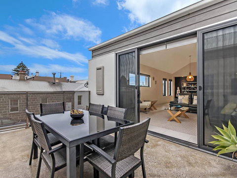 Chimneys On Bank - Accommodation Coffs Harbour 3