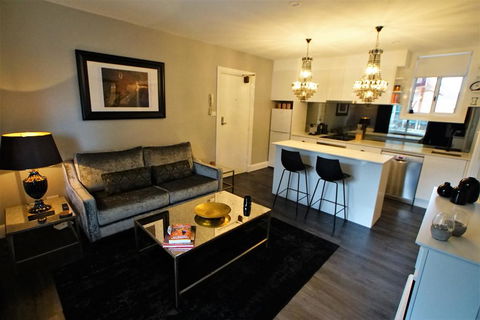 City Life Apartment-full Kitchen & Separate Bedroom - Accommodation Coffs Harbour 1