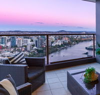 City Sky Home in Africa - River  Story Bridge Views - Accommodation Coffs Harbour