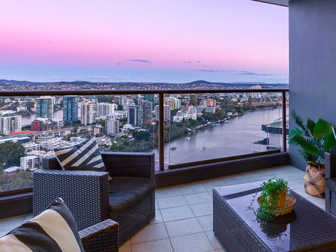 City Sky Home In Africa - River & Story Bridge Views - Accommodation Coffs Harbour 0