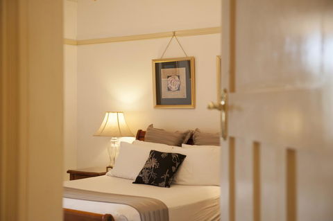 Cobb & Co Court Boutique Hotel - Accommodation Coffs Harbour 0