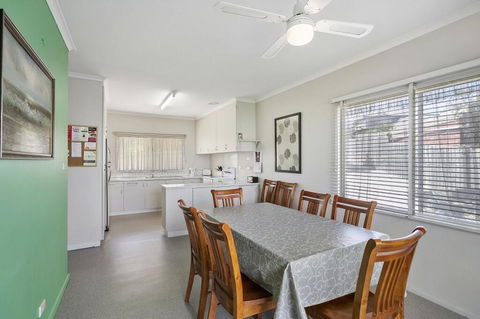 Coffey Court Cottage 2 - Accommodation Coffs Harbour 2