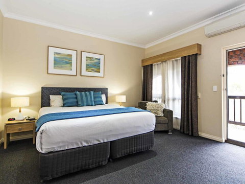 Comfort Inn & Suites Sombrero - Accommodation Coffs Harbour 0