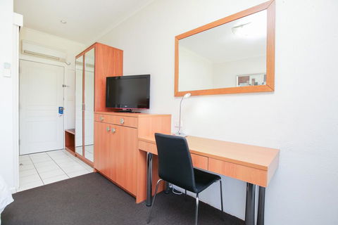 Comfort Inn Deakin Palms - Accommodation Coffs Harbour 1