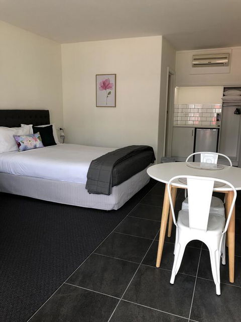 Commodore Motor Inn - Accommodation Coffs Harbour 3