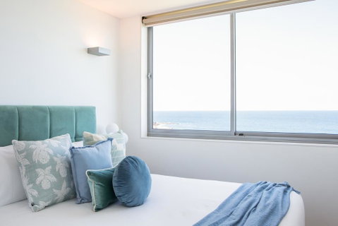 Coogee Beach Designer Penthouse With Parking - Accommodation Coffs Harbour 3