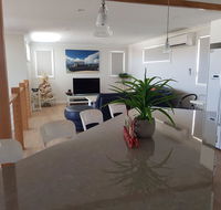 Cozzys Condo Luxury Beach House - Accommodation Coffs Harbour