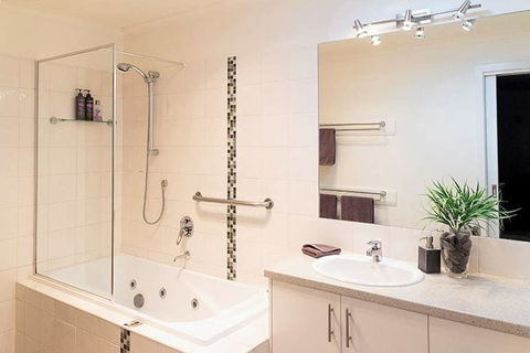 Creekside Apartment - Accommodation Coffs Harbour 2