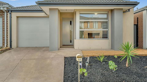 Daisy Villa - Close To Mel Airport & Hume Highway -Comfort - Accommodation Coffs Harbour 0