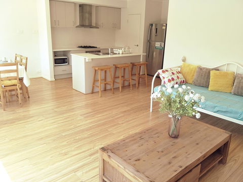 Daisy Villa - Close To Mel Airport & Hume Highway -Comfort - Accommodation Coffs Harbour 1