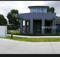 Decent new master room with private bathroom for one or two - Accommodation Coffs Harbour