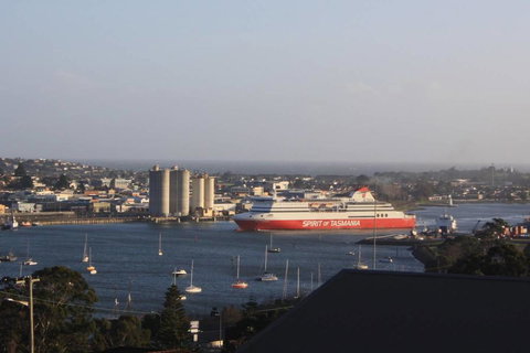 DevonPORT VIEWS!!! - Accommodation Coffs Harbour 0