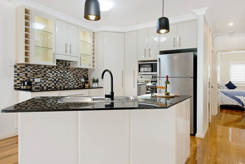 Dolphin Cove - Apt 5 - Accommodation Coffs Harbour 3