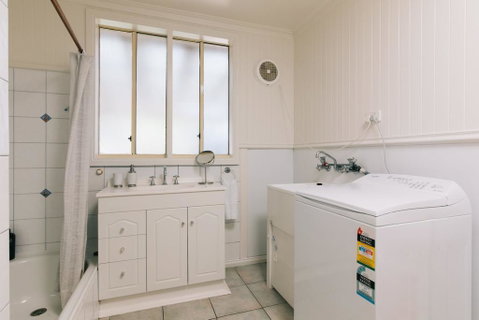 DOVESTONES BY THE SEA - INVERLOCH - Accommodation Coffs Harbour 2