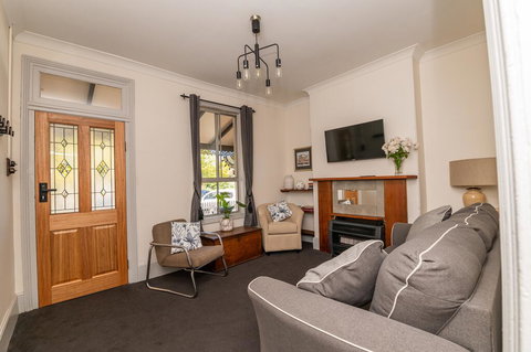 Edward Cottage Heritage, Central, Comfortable. - Accommodation Coffs Harbour 0