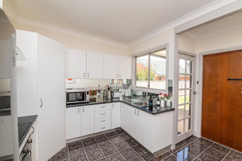 Edward Cottage Heritage, Central, Comfortable. - Accommodation Coffs Harbour 2