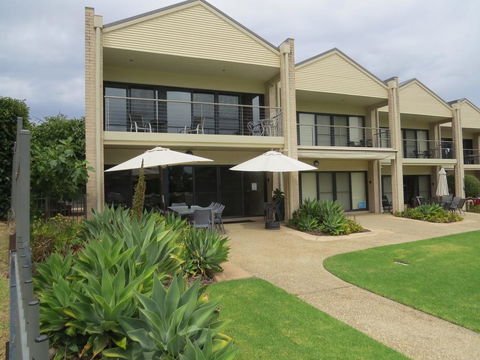 ELSINOR Townhouse 10 Mulwala - Accommodation Coffs Harbour 0