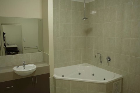 Emerald Inn - Accommodation Coffs Harbour 3