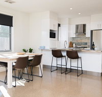 Endsleigh II - Cosy 2 Bedroom Villa Free Wifi Near CBD - Accommodation Coffs Harbour