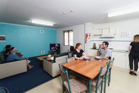 Erica Underwood House 6 Bedroom Flat - Accommodation Coffs Harbour 3