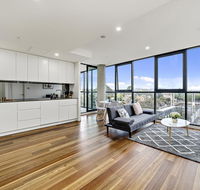 Executive City-centre Apartment with Parking - Accommodation Coffs Harbour