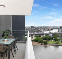 Executive Family 3 Bedroom Suite - Brisbane CBD - Views - Pool - WIFI - Free parking - Accommodation Coffs Harbour