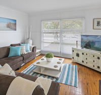 Family Beach House With Parking and Outdoor Dining - Accommodation Coffs Harbour