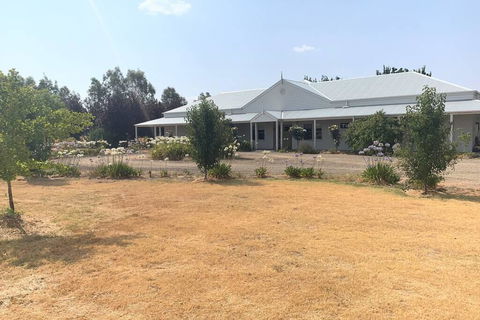 Farm House At The Gateway To The King Valley - Accommodation Coffs Harbour 2