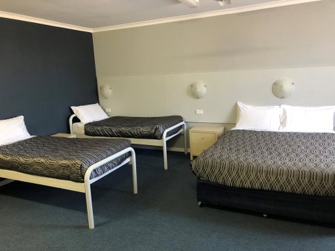 Flinders Motel - Accommodation Coffs Harbour 2
