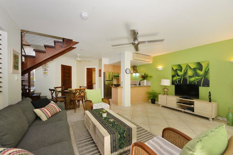 Frangipani Sur La Mer - Accommodation Coffs Harbour 3
