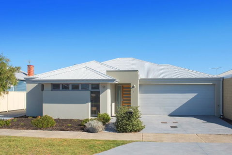 GALE HOUSE - Accommodation Coffs Harbour 0