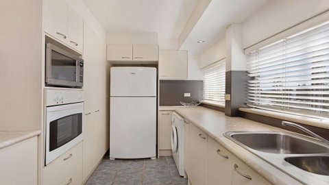 Garden Apartment @ Forster Tower - Accommodation Coffs Harbour 3