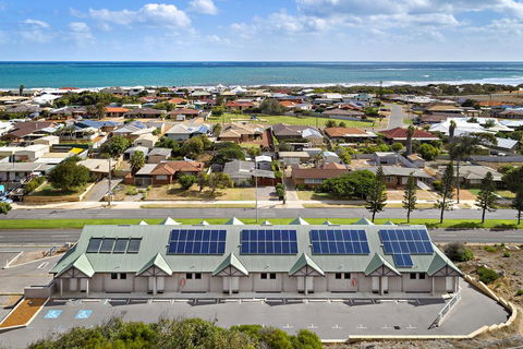 Geraldton Motor Inn - Accommodation Coffs Harbour 1