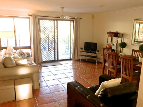 Great For Families.Pool & Kitchen - Accommodation Coffs Harbour 3