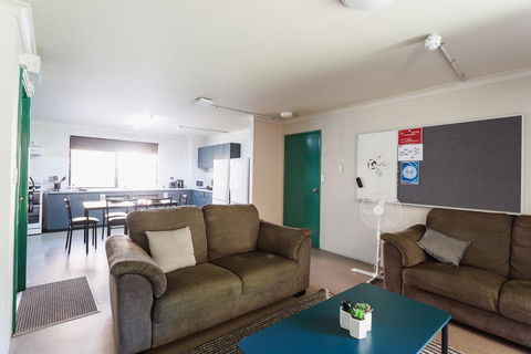 Guild House 6 Bedroom Flat - Accommodation Coffs Harbour 0