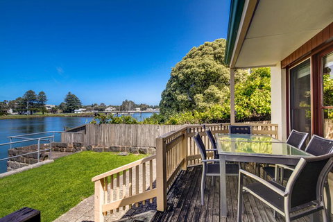 Harbour Lights - Accommodation Coffs Harbour 0