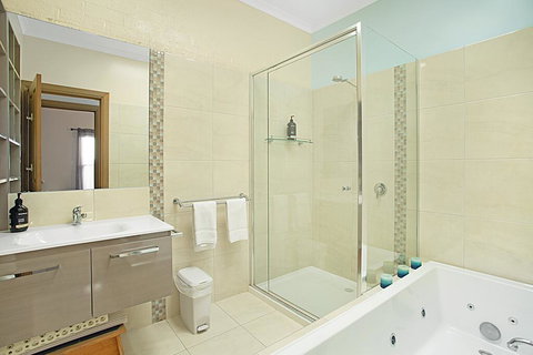 Harbour Lights - Accommodation Coffs Harbour 2