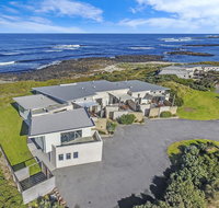 HEARN'S BEACHSIDE VILLA 3 - Accommodation Coffs Harbour