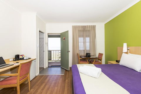 Hedland Hotel - Accommodation Coffs Harbour 3